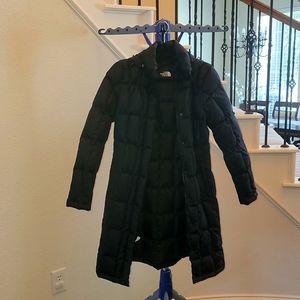 The North Face Women's XS Metropolis mid length parka in Black